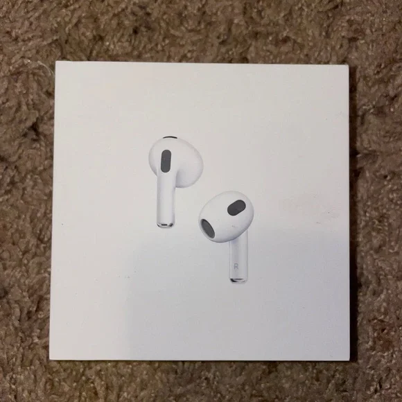 Brand New Apple AirPods 3 Generation Sealed in Box - Picture 4 of 5